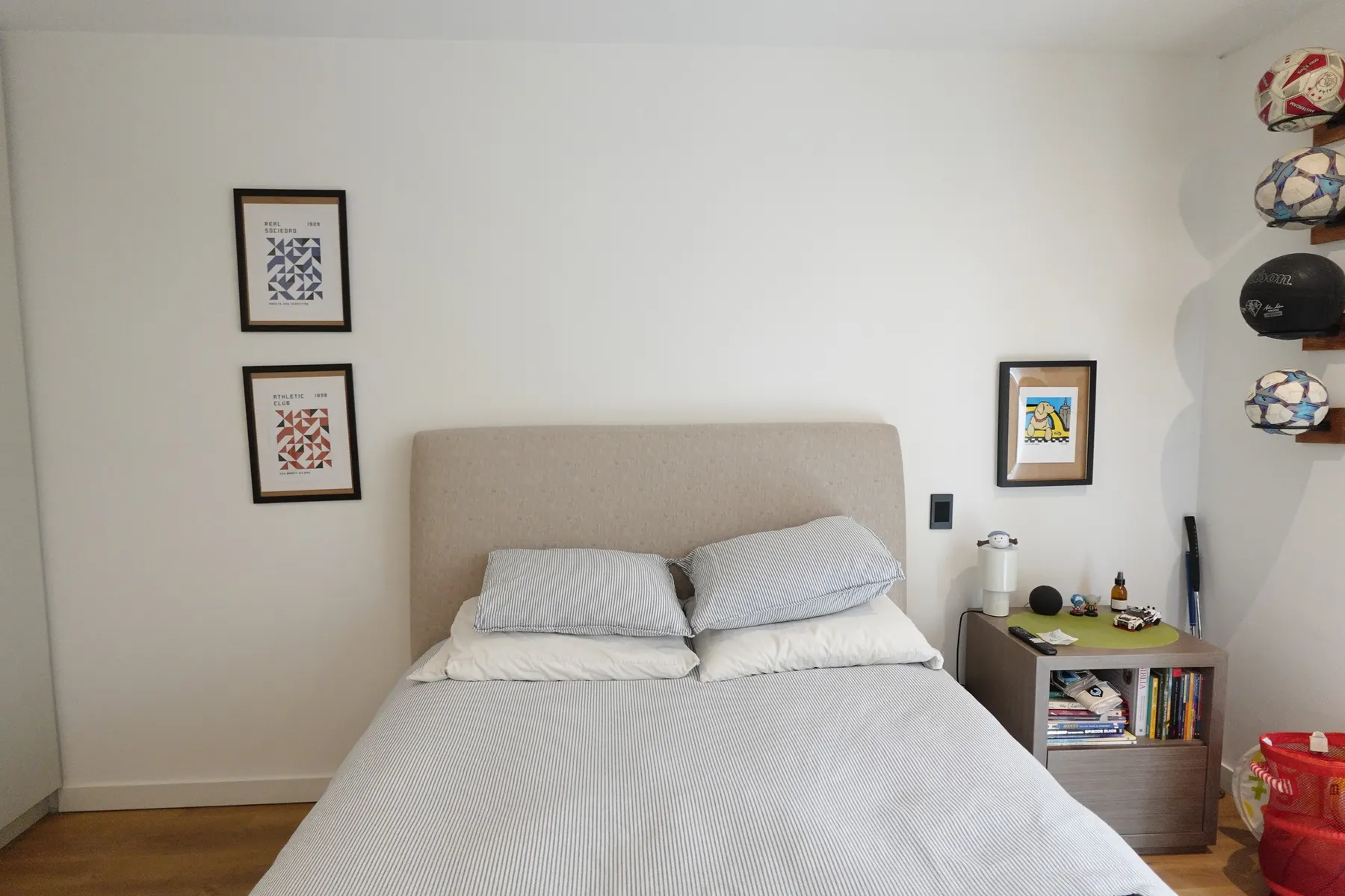 Apartamento 402 · Los planos de carpintería: diecisiete muebles dibujados antes de cotizar. · IO's Architecture
