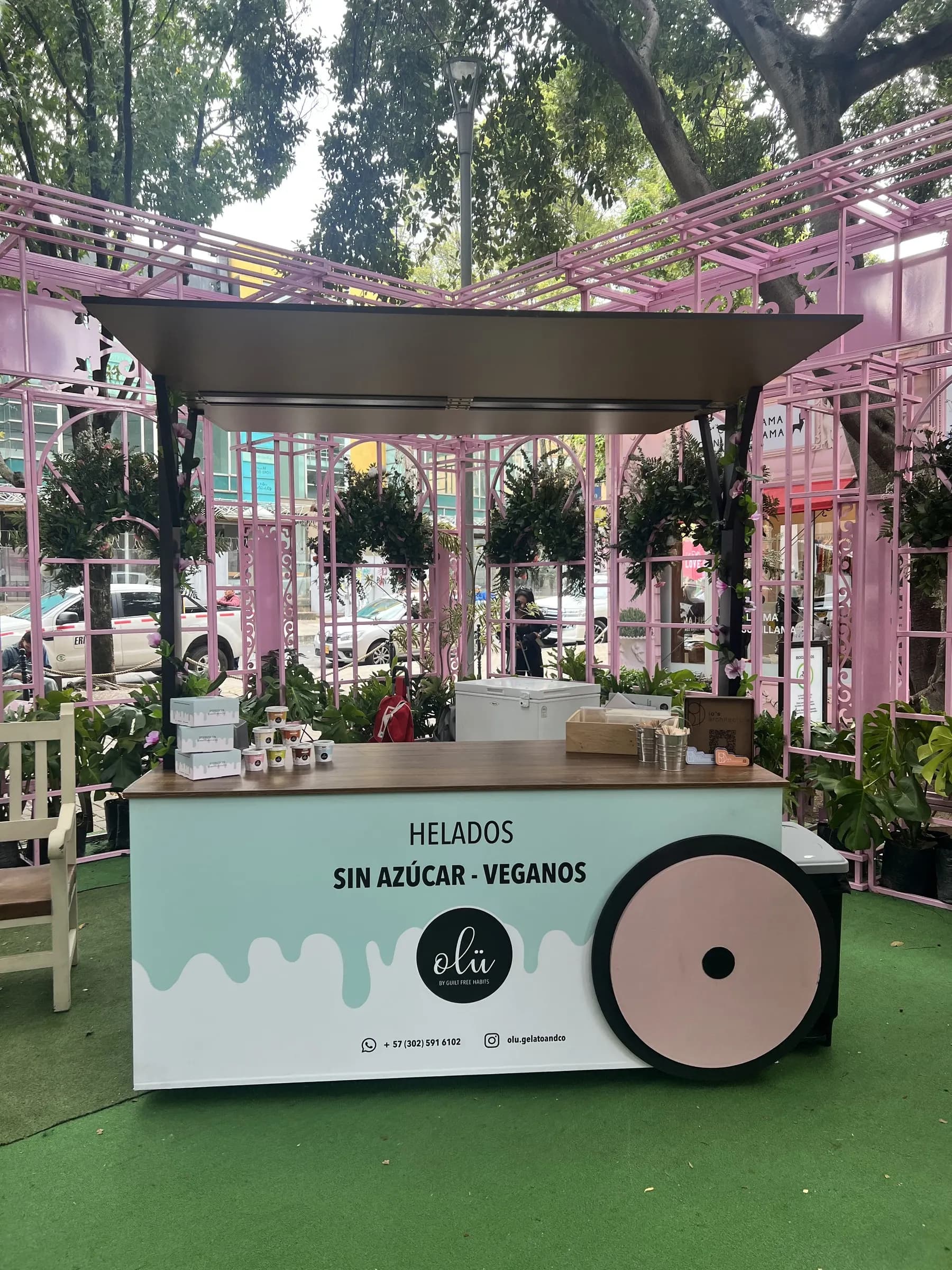 Olü Gelato · Despiece y volumen de transporte: seis piezas y un baúl. · IO's Architecture